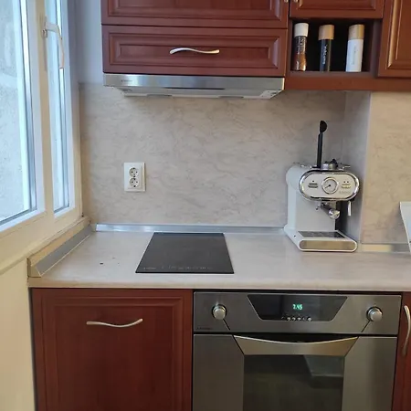 Spacious 2br Apt, 2 Min To Metro, Direct Airport Line Appartement