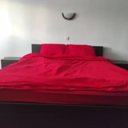 Spacious 2br Apt, 2 Min To Metro, Direct Airport Line Appartamento *