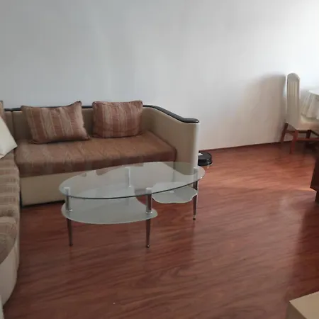 Daire Spacious 2br Apt, 2 Min To Metro, Direct Airport Line