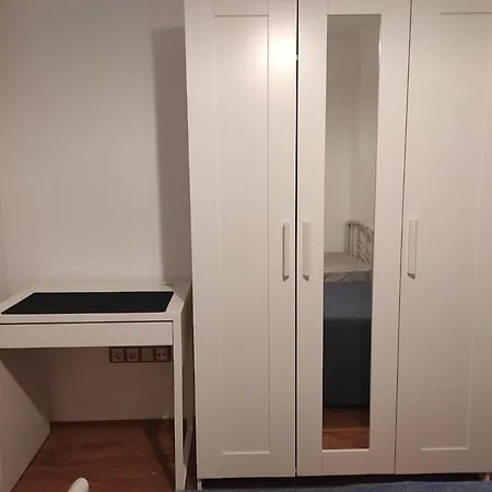 Spacious 2br Apt, 2 Min To Metro, Direct Airport Line Διαμέρισμα Σόφια