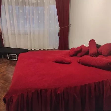 Spacious 2br Apt, 2 Min To Metro, Direct Airport Line Daire *